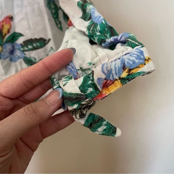 Old Navy White and Floral Relaxed Tie-Cuff Linen-Blend Blouse - Picture 4 of 9